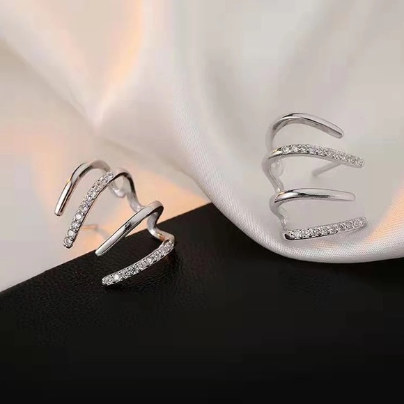 Claw earringsCharms Wrap huggie earrings, Dainty bridesmaid earrings for her - Picture 5 of 9